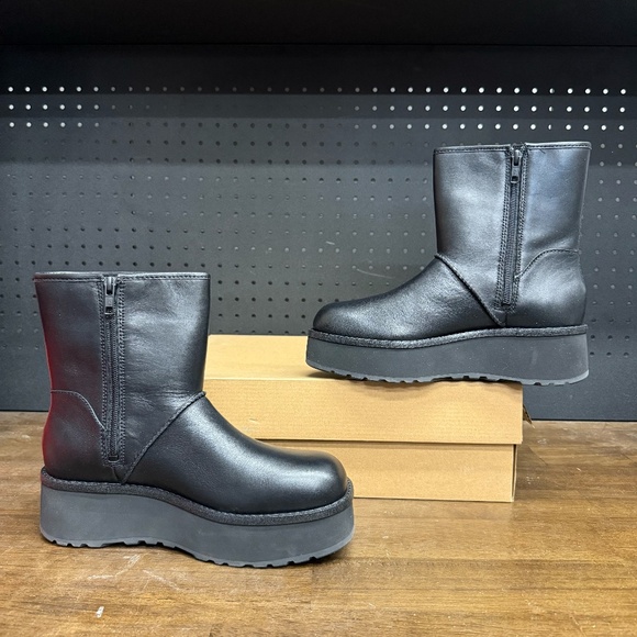 New W/ Box! Women's UGG City Func Mid Black Leather Platform Booties Size 8 - Picture 2 of 5